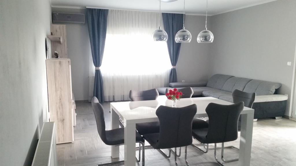 Apartment House Kastela With Heated Pool & Jacuzzi ภายนอก รูปภาพ