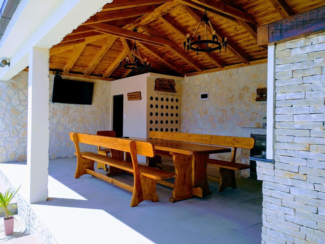 Apartment House Kastela With Heated Pool & Jacuzzi ภายนอก รูปภาพ